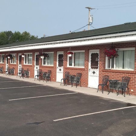 Algoma Motel Уауа Екстериор снимка
