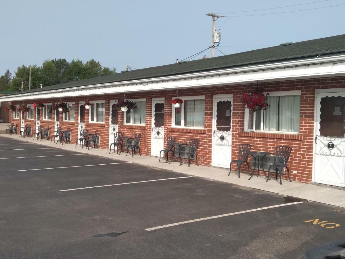 Algoma Motel Уауа Екстериор снимка